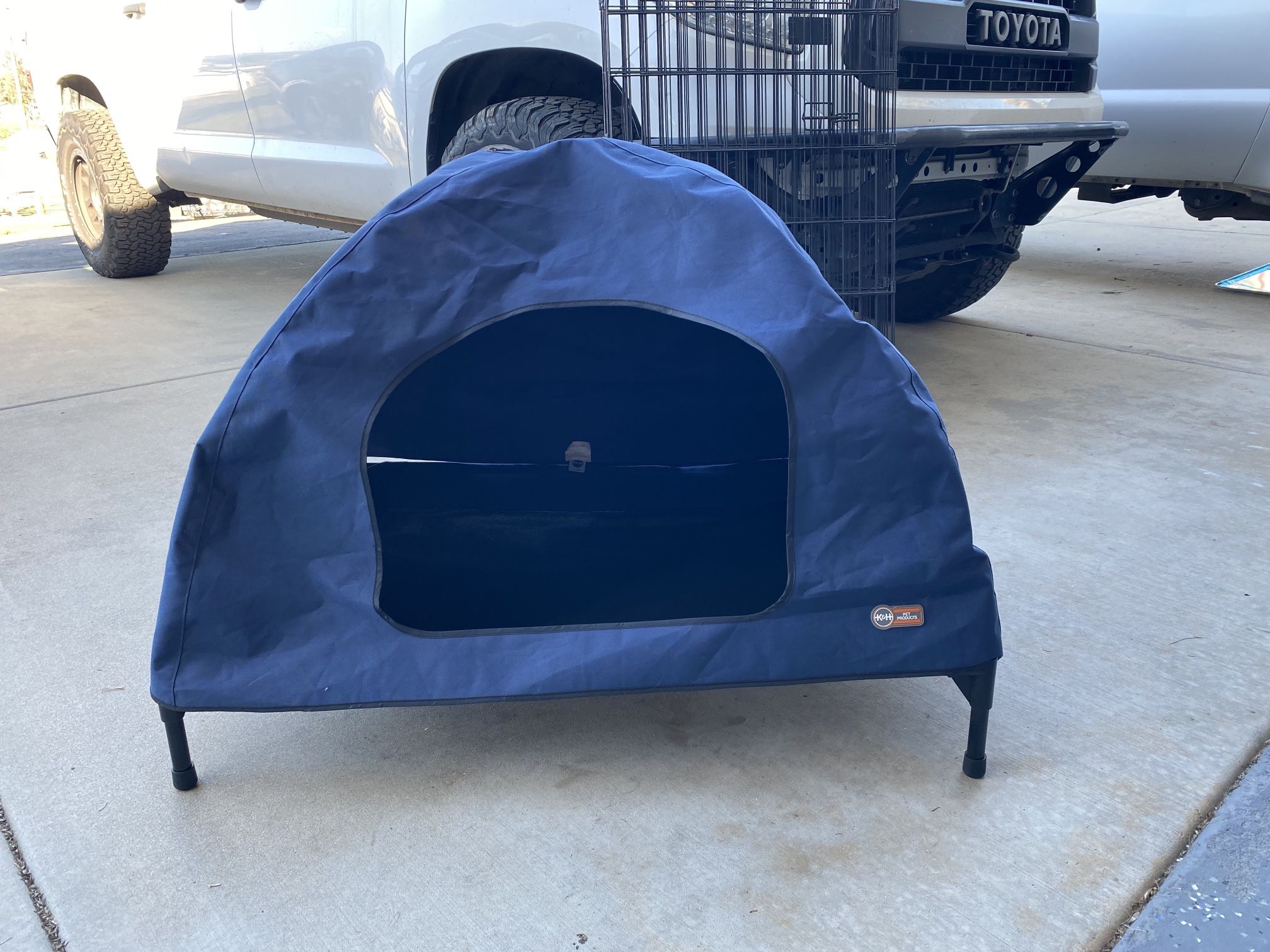 Elevated Dog Canopy Bed