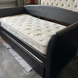 Twin daybed with trundle bed and 2 mattresses 