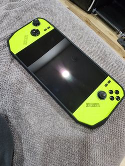 Msi claw a8 neon green