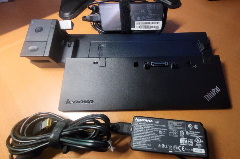 Lenovo ThinkPad Ultra Dock With 90 and 45 Watt AC  Adapters 