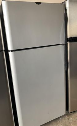 Frigidaire Top Mount  White Refrigerator
