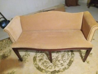 SETTEE (VERY CLASSY)