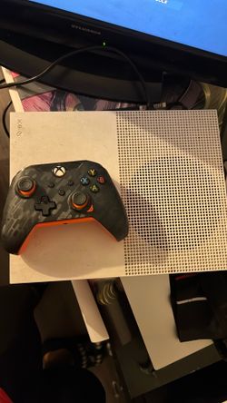Xbox One S with Controller