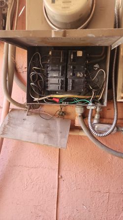 Buscó un electricista