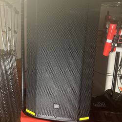 Speakers , Powered , JBL - Pair .