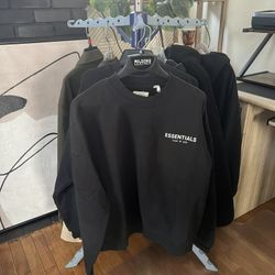 FEAR OF GOD x ESSENTIALS - Crewneck Sweatshirt (Medium Unisex)