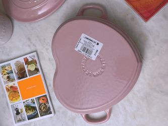 Le Creuset Shell pink heart Dutch Oven for Sale in Glendale, CA