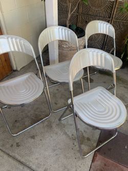 Sillas de plastico .$80x las 4