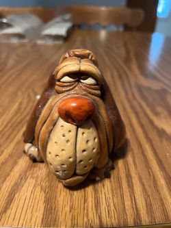 Wooden Basset Hound Figurine – Carved Decorative Collectible