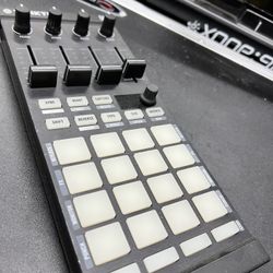 NI Traktor Kontrol F1
