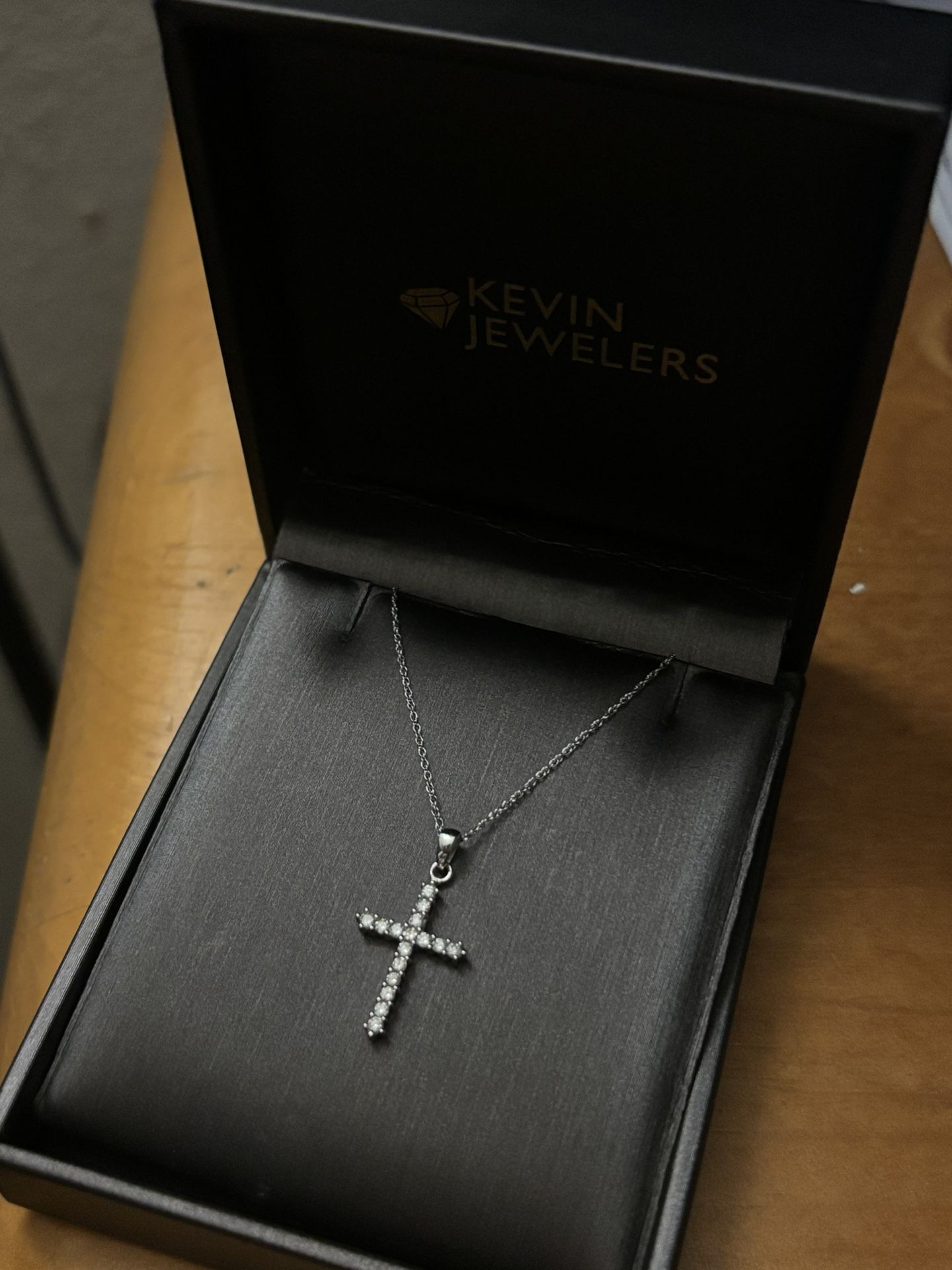 10k White Gold Necklace With Cross Pendant