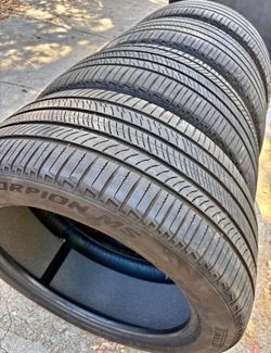 255/45/20 pirelli Selling a set of 4 tires in excellent condition 🫡