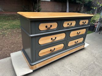 DRESSER