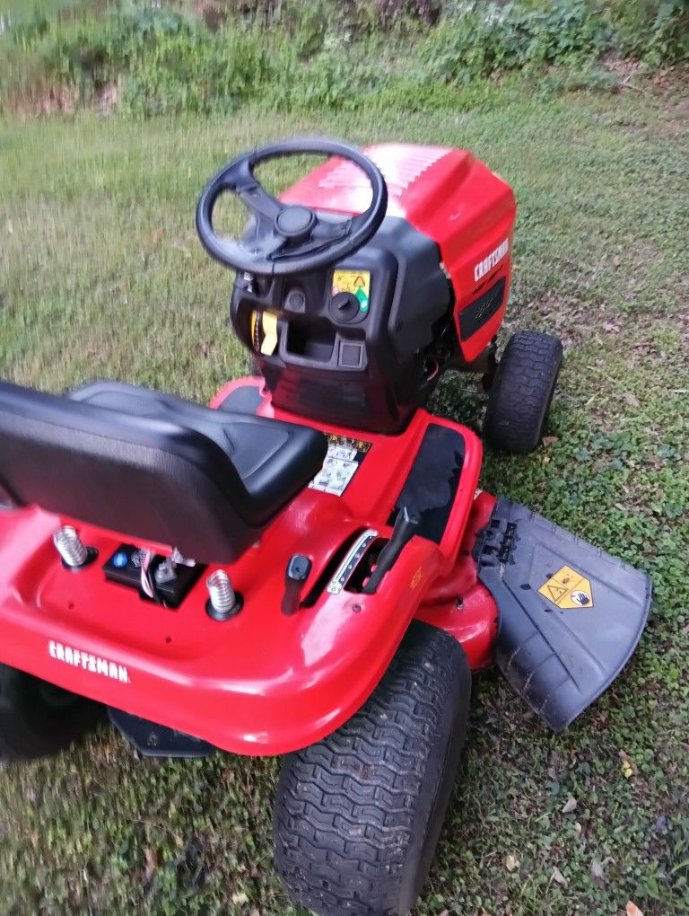 Craftsman T110 riding mower 42" Ready To Mow ,Delivery Extra