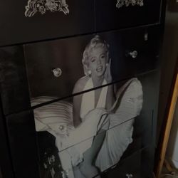 Marilyn Monroe Dresser