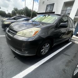 2004 Toyota Sienna LE