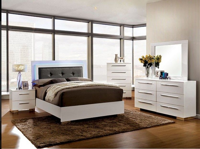 Brand New White & Grey 4pc Queen Bedroom Set (Available In California & Eastern King)