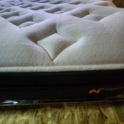 Nolah Evolution 15'', Twin XL, Firmness: Plush Like New, Excellent Condition