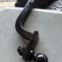 Curt Trailer Hitch And 2” Ball