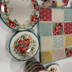 Set Of Pioneer Woman Very Beautiful