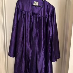 Cap And Gown Color Purple Size 5 ‘11 / 6’