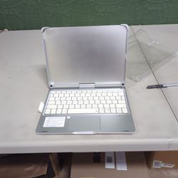 10th Generation iPad Keyboard Case