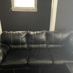 LEATHER SECTIONAL $500