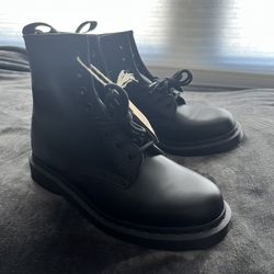 Dr Martens - size 8