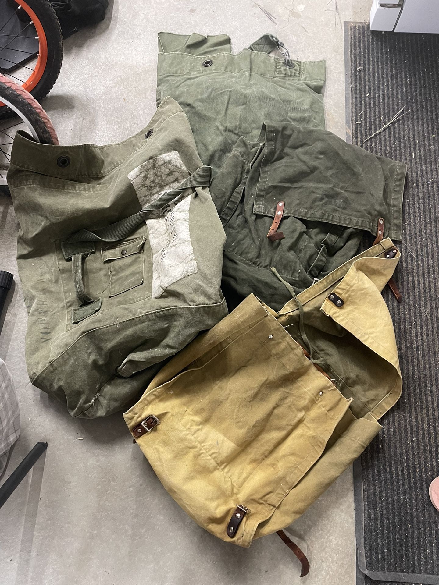 Lot Of 4 Vintage Arm Bags
