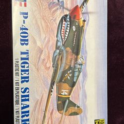 Revell P-40B