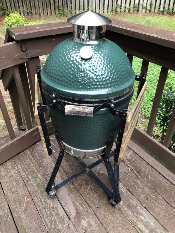 big green egg as smoker