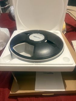 Electronic timed pet feeder