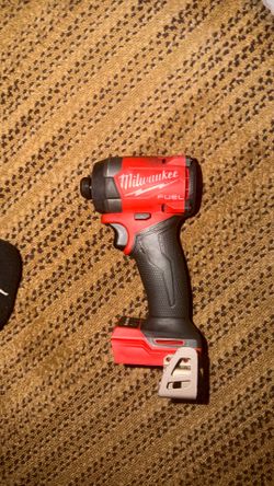 Milwaukee M18 FUEL mpact Driver (1/4 Hex bit)