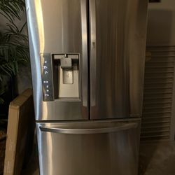 LG 29 cu. ft. French Door Refrigerator – Works Great