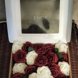 Ling's Moment White And Dark Red Roses