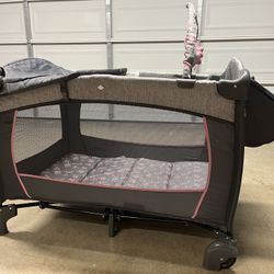 Play Evenflo Playard 