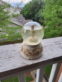 Vintage 1992 Roman Inc. Musical Snow Globe - Plays "The Lord's Prayer"