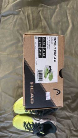 Junior tennis shoes