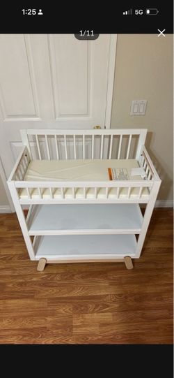 Baby changer very good condition $20 Firm! Cash