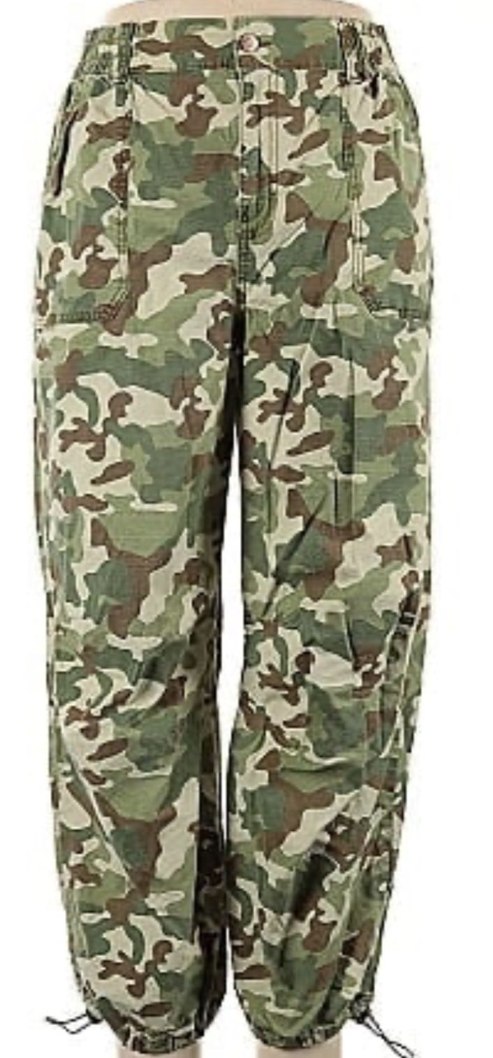 Women’s Camo Pants