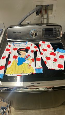 Snow White pjs size 5 Disney store