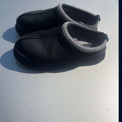 Uggs Tasman size 9.5