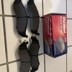 Duralast. Semi-metallic Brake Pads/Duralast. Pastillas de freno semimetálicas