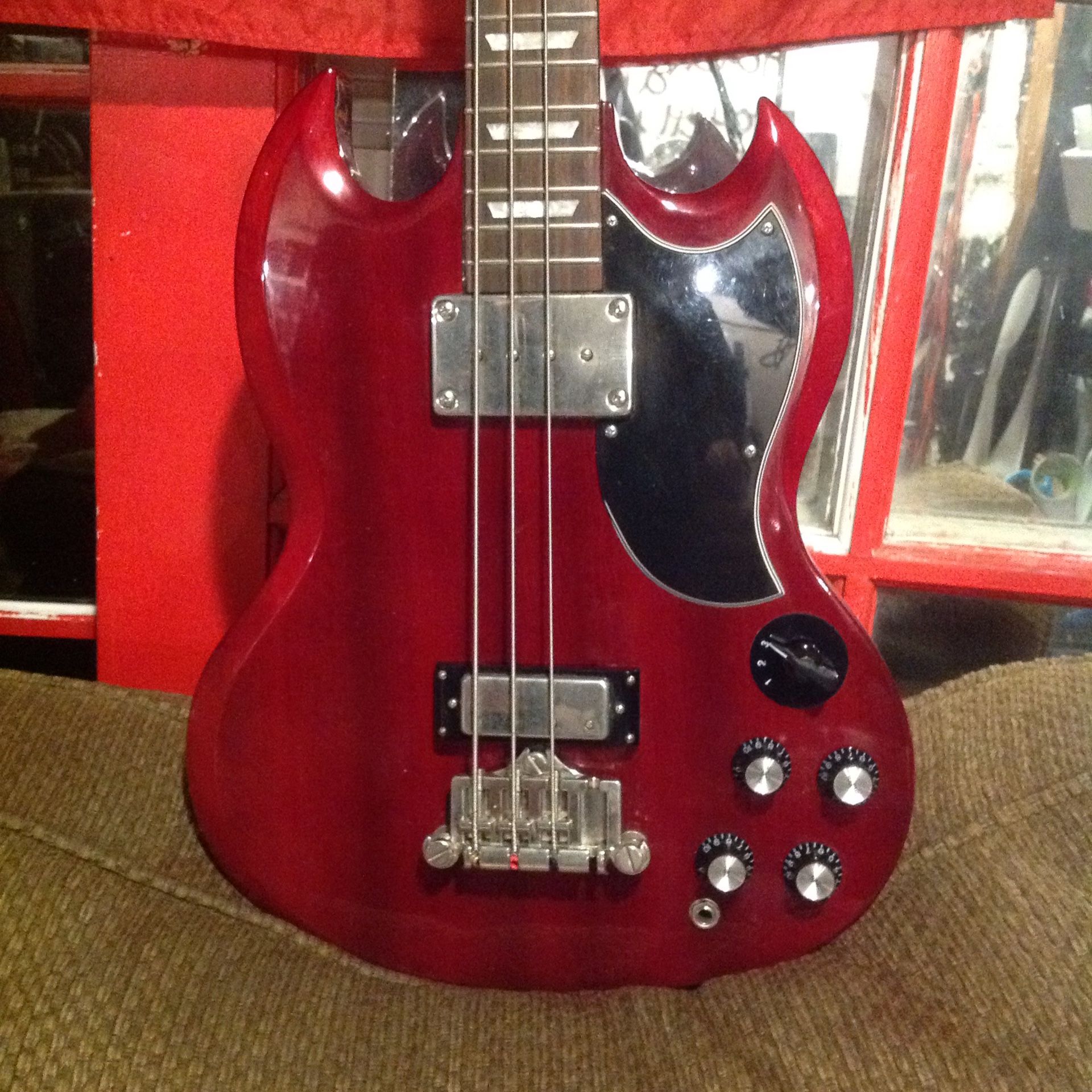 Epiphone bass guitar like new !