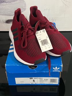 Adidas Swift Run J in Burgundy Size: 4