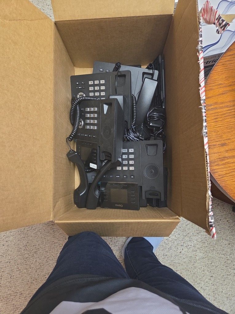 9 Working Desktop Phones