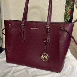 Michael Kors Voyager Medium Crossgrain Leather Tote Bag
