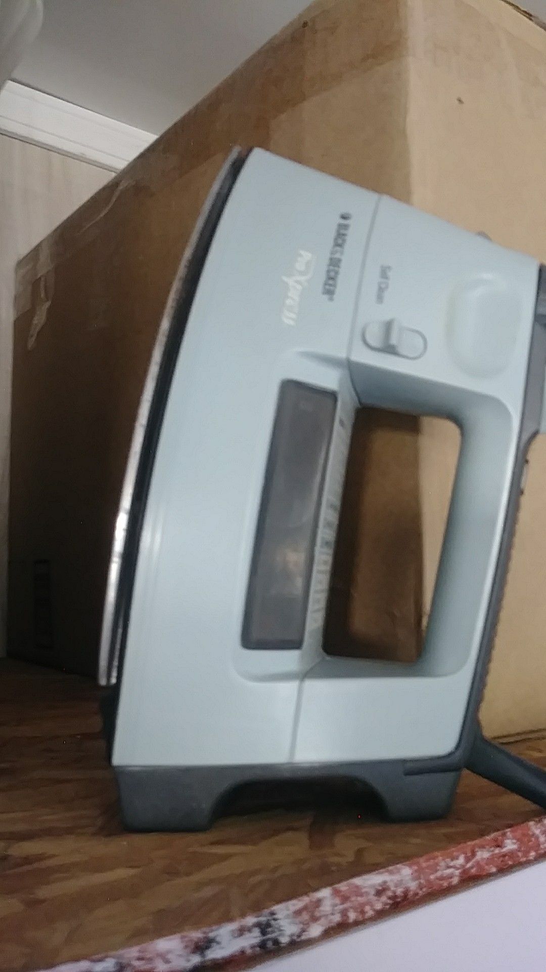 Black + Decker Easy Steam Iron for Sale in Frostproof, FL - OfferUp