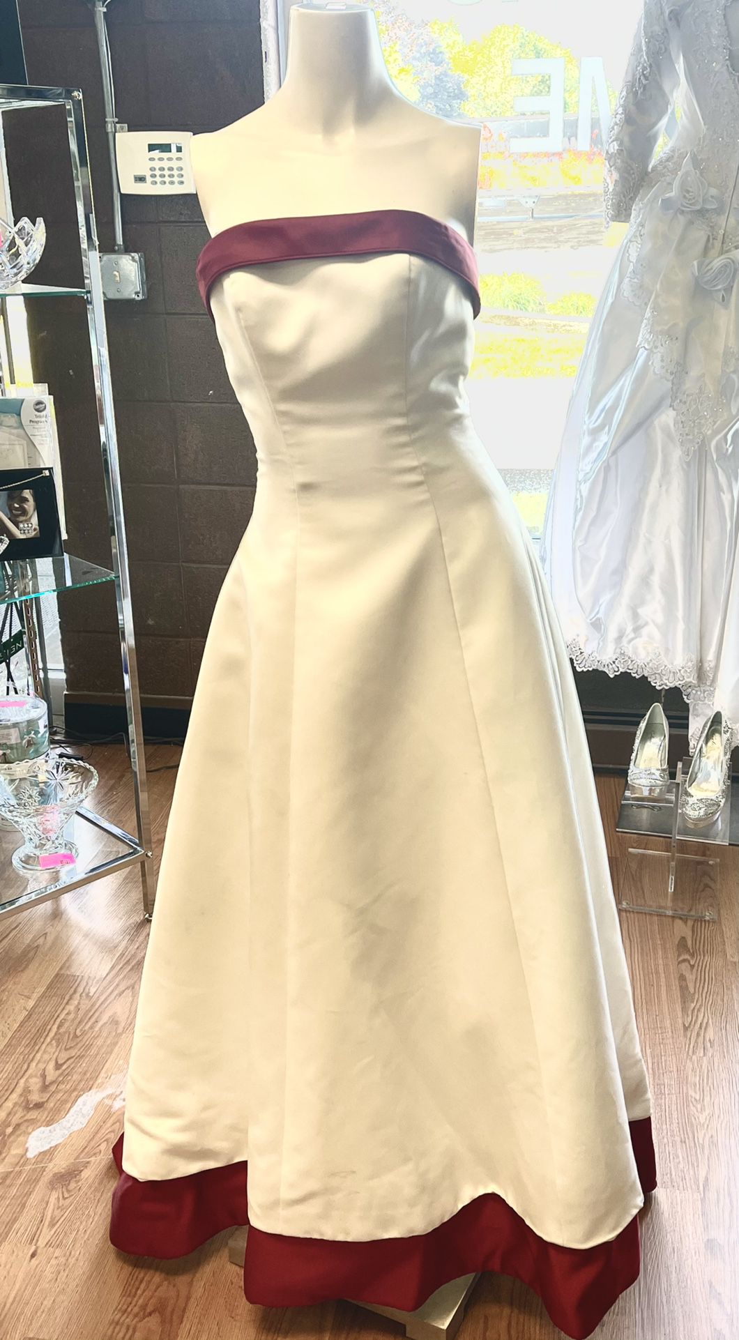 David’s Bridal Cream Burgundy Wedding Gown Sz 4