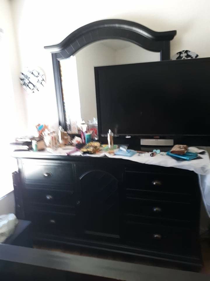 Dresser and 2 night stands in good condition
